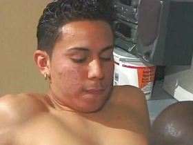 Black homo gets his ass pounded by horny twink