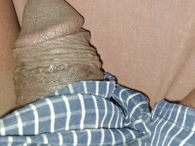 Munyovh95 wanking his cock on a morning session