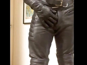 Black Mature Muscle Fetish Smoke & Wank