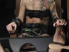 Nicky Tickling Block Throne